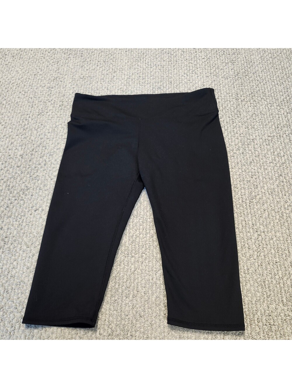 Fabletics Black Capri Leggings Cropped Pants Size Large - Picture 1 of 6